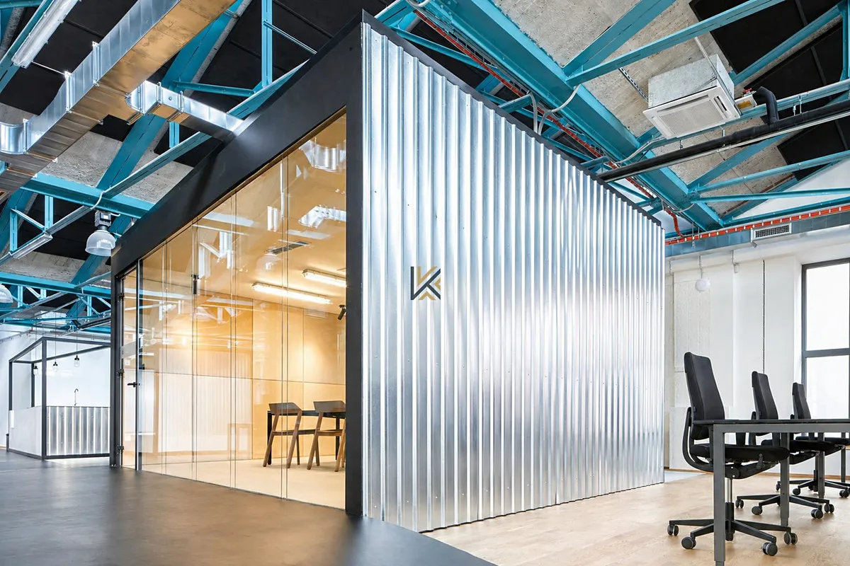 Pronájem kanceláře 706 m²